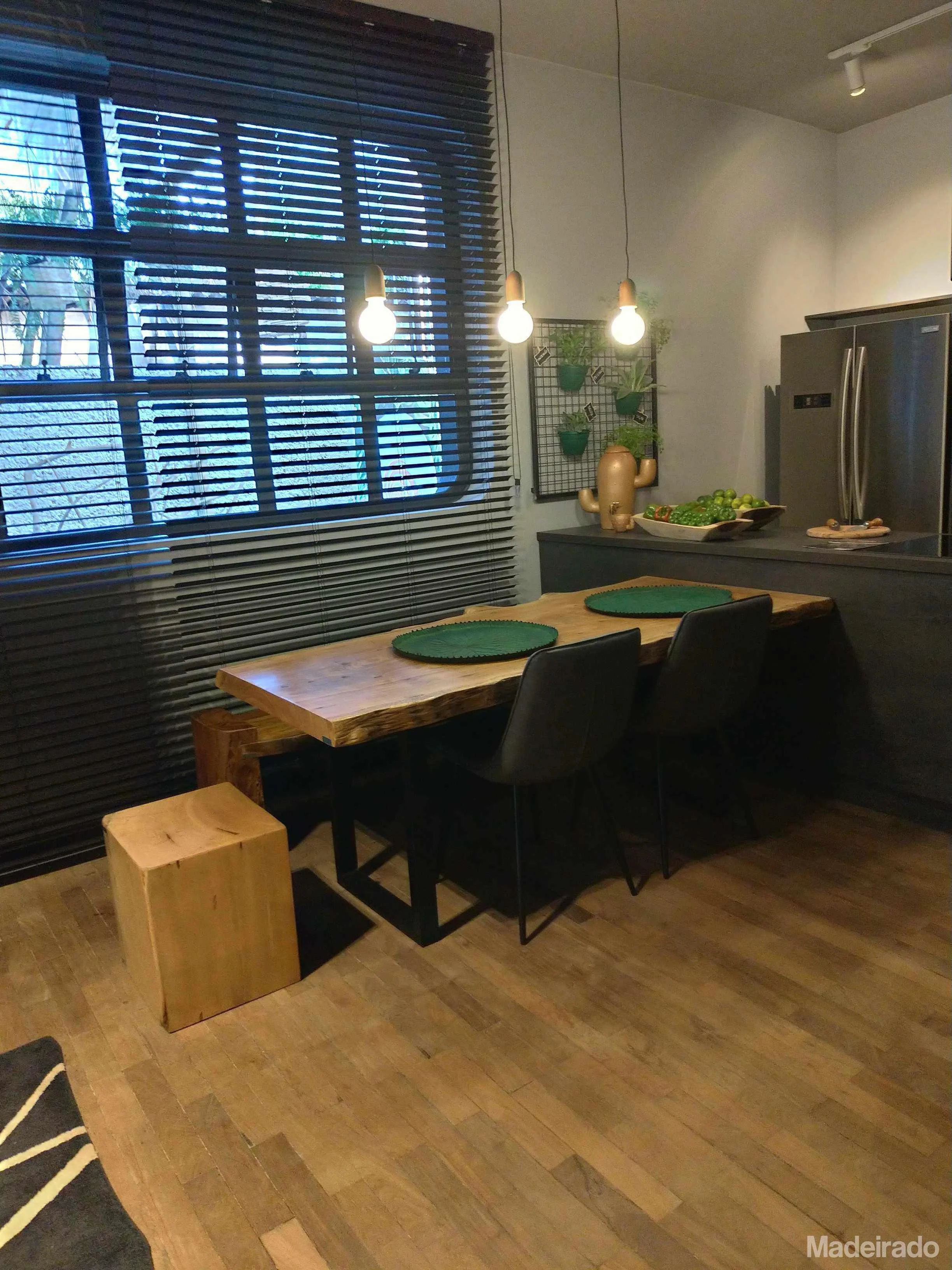 Mesa Tora Rústica de Jantar Humaitá de Madeira Maciça 180x90 com Pés de Ferro Tubular - Image 3